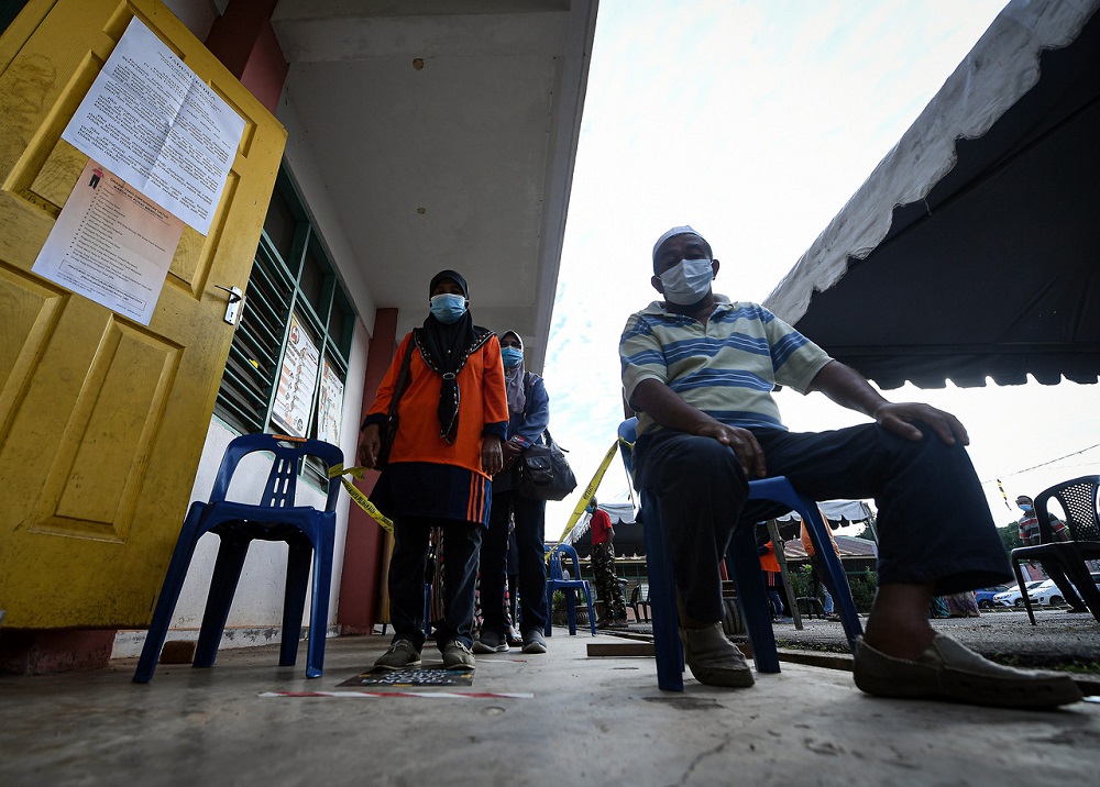 Voters queue up to cast their votes at the Kelas Al-Quran dan Fardu Ain (KAFA) polling centre in Pekan July 4, 2020. u00e2u20acu2022 Bernama pic