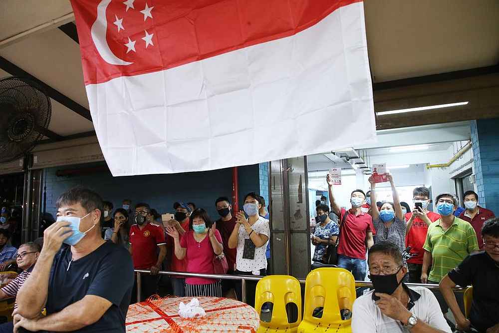 Clementi residents at Progress Singapore Party's walkabout in Clementi. u00e2u20acu201d TODAY pic