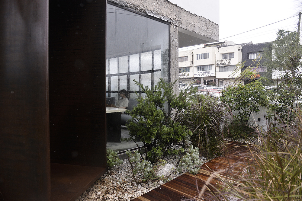 Wei Ming wants the plants in Dou Dou Bake’s garden to flourish freely.