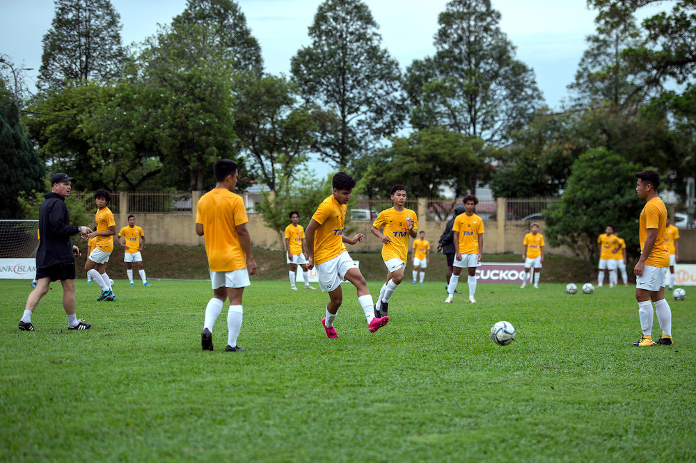 The national Under 19 (U-19) squad during a training session at Wisma FAM in Petaling Jaya, July 13, 2020. u00e2u20acu201d Bernama pic 