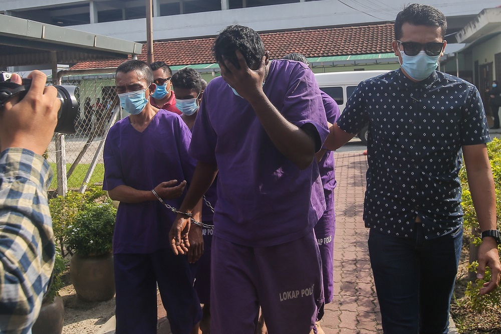 A 29-year-old man, who is also the husband to a famous YouTuber who shares cooking videos, was arrested last night for allegedly abusing his wife in Ipoh July 22, 2020. u00e2u20acu2022 Picture by Farhan Najib