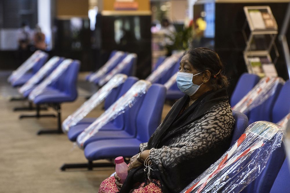 The National Health Institute has implemented strict measures to ensure the safety of its staff and patients. u00e2u20acu201d Picture by Miera Zulyana