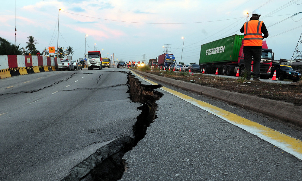 The soil erosion and sedimentation in Jalan Klang-Banting, near Johan Setia, July 20, 2020, believed to be due to the boring of piles for the construction of the Light Rail Transit 3 (LRT3) project. u00e2u20acu201d Bernama pic