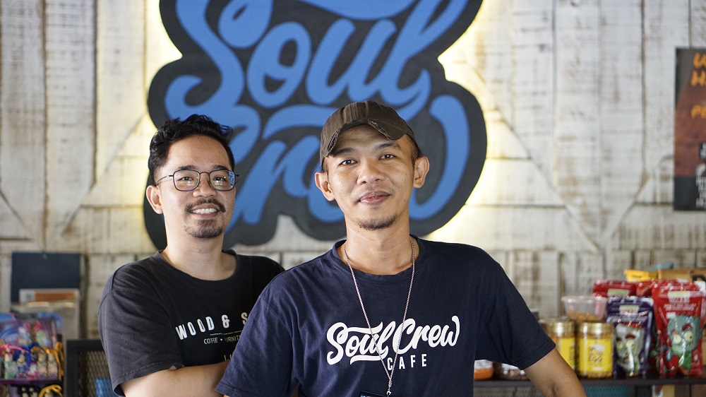 Soul Crew Cafe owners, Afzan Ramlan (right) and Ainuddin Jaafar (left) had just opened their restaurant last December. ― Picture by Arif Zikri