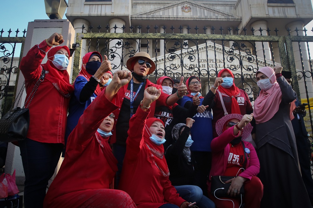 Datuk Seri Najib Razaku00e2u20acu2122s supporters gather outside the Kuala Lumpur High Court Complex July 28, 2020. u00e2u20acu2022 Picture by Yusof Mat Isa