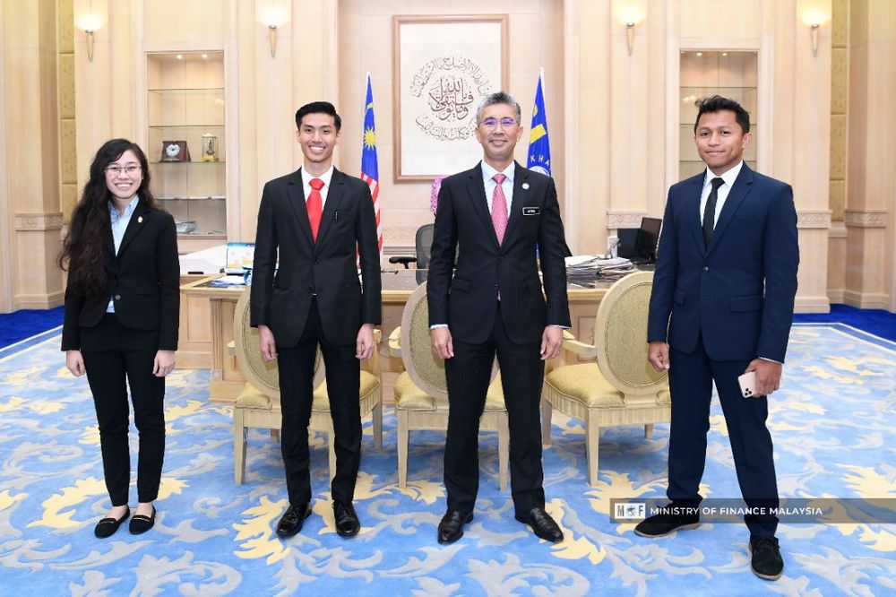 (From Left to Right) Chow Shenn Kuan, Khair Noor Hisham, Tengku Datuk Seri Zafrul Abdul Aziz and Am Abdul Aziz. u00e2u20acu201d Picture courtesy of Twitter/Tengku Zafrul