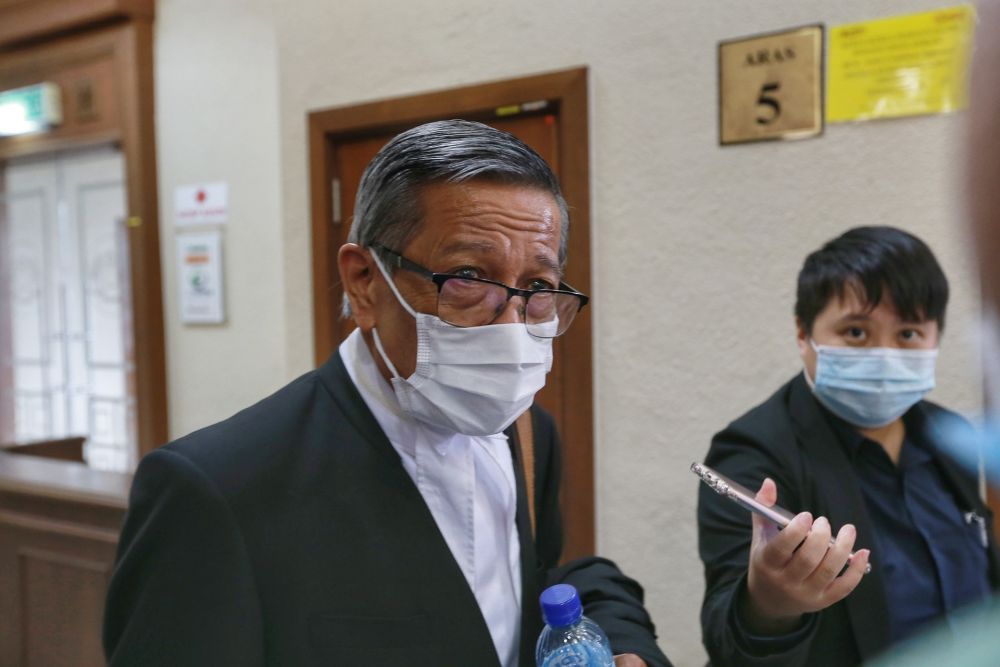 Lawyer Datuk Mohd Yusof Zainal Abiden addresses members of the press at the Kuala Lumpur High Court July 16, 2020. — Picture by Ahmad Zamzahuri