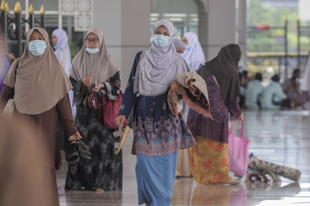 Malaysian Muslims are pictured at the Putra Mosque for Aidiladha prayers in Putrajaya July 31, 2020. — Picture by Shafwan Zaidon
