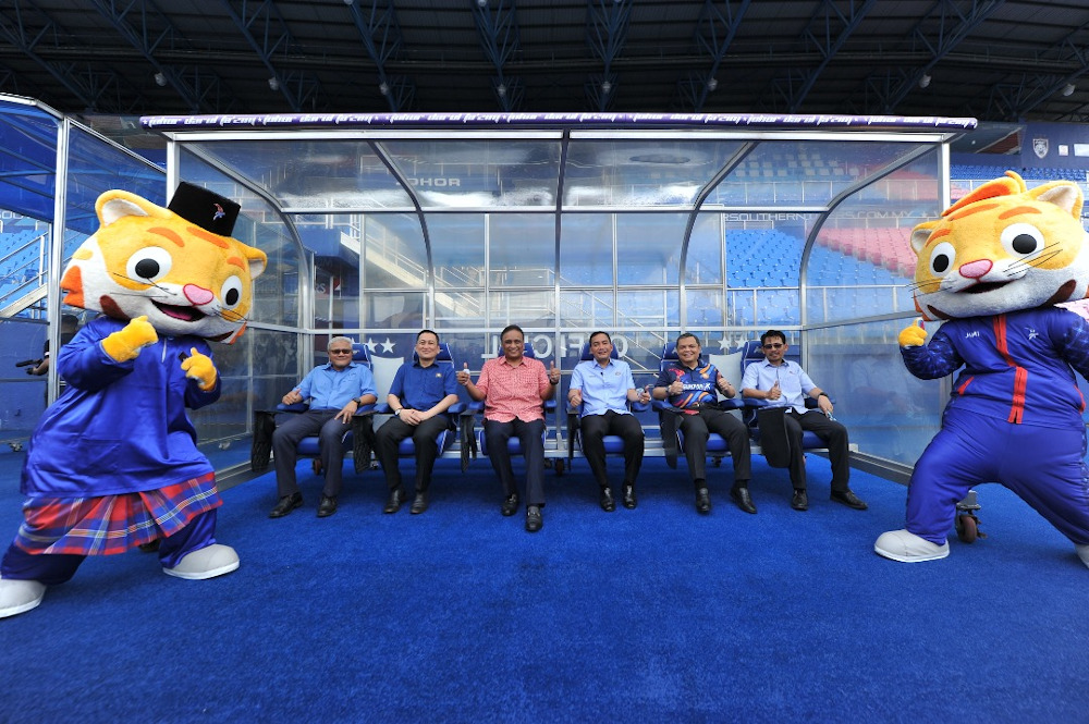 Youth and Sports Minister Datuk Seri Reezal Merican Naina Merican (third from left) gives the thumbs up after visiting several venues for Sukma XX in Johor July 7, 2020. u00e2u20acu201d Picture courtesy of the Sukma XX Johor secretariat