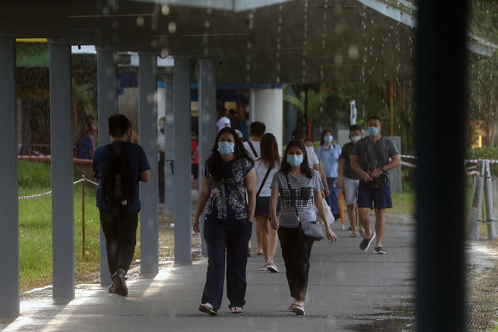 There are five new community cases based on the ministryu00e2u20acu2122s investigations so far. Two are Singaporeans or permanent residents and three are work pass holders. u00e2u20acu201d TODAY pic 