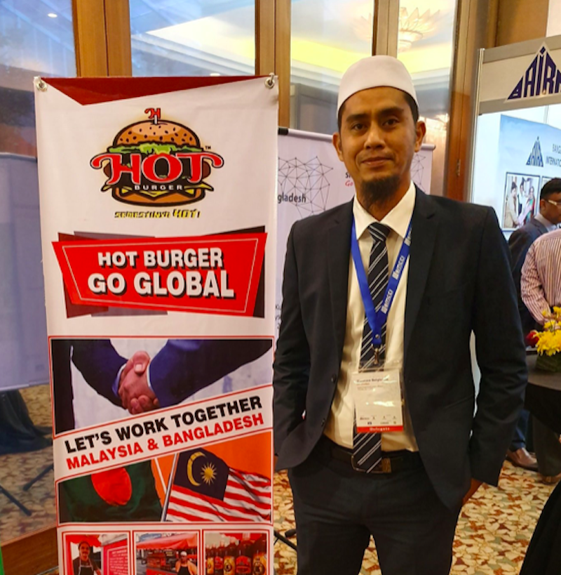 Pengasas Hot Burger Malaysia Mohd Asri Hamid memohon maaf membabitkan satu kenyataan yang dianggap menghina anggota polis dan tentera. u00e2u20acu201d Foto ihsan Facebook/Asri Janggut