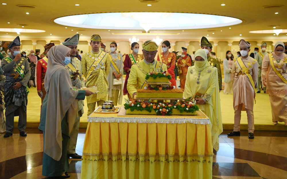 The Yang di-Pertuan Agong, Al-Sultan Abdullah Riu00e2u20acu2122ayatuddin Al-Mustafa Billah Shah at the luncheon in conjunction with the 61st birthday of the Sultan of Pahang. u00e2u20acu201d Bernama pic