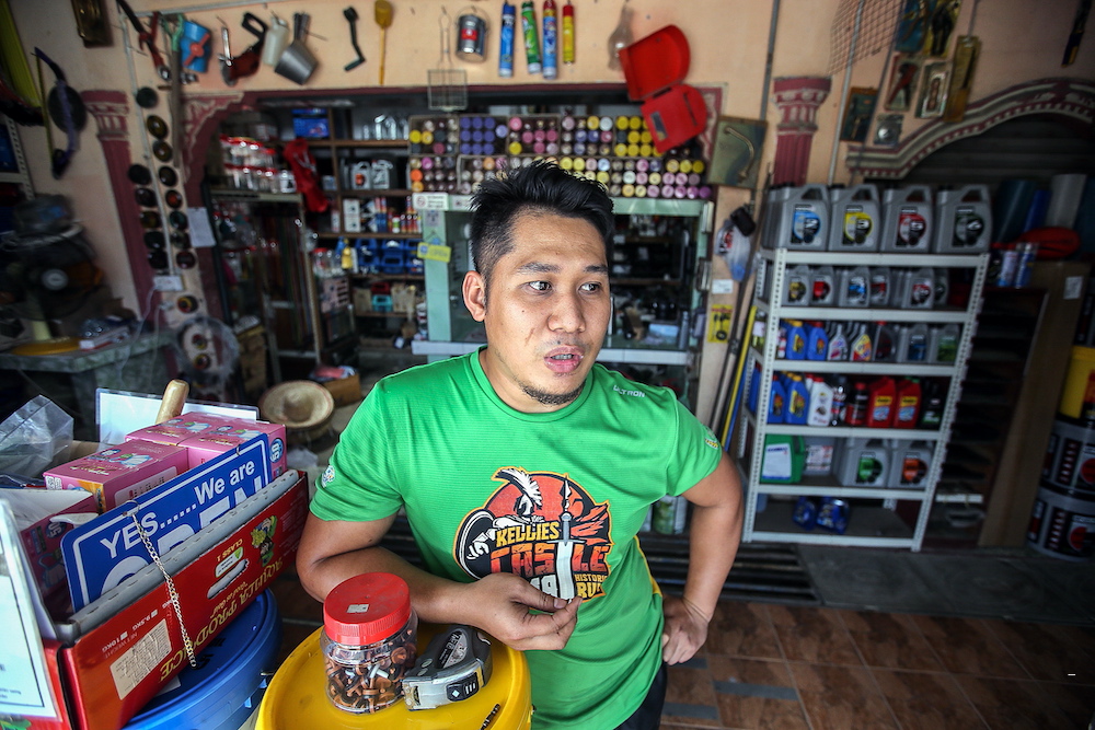 Mohamad Shairi Rosni said that the telecommunication service is still a concern for youngsters in Slim River. — Picture by Farhan Najib