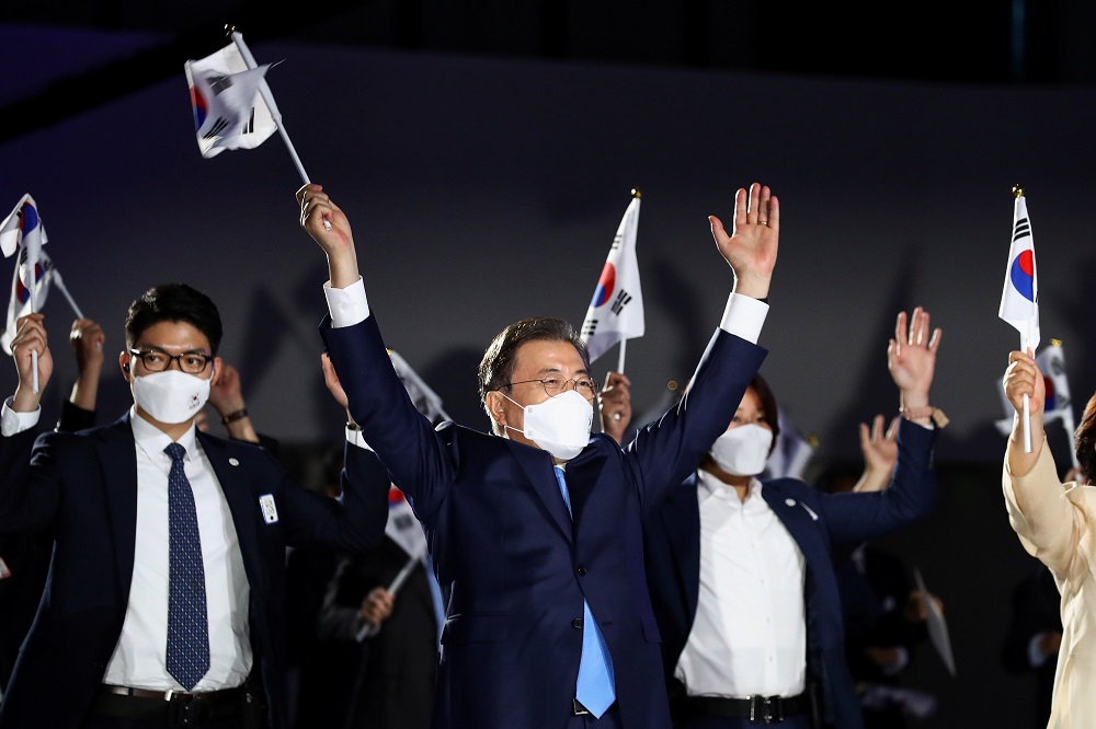 South Korean President Moon Jae-in gives three cheers during the celebration of the 75th anniversary of the Liberation Day at Dongdaemun Design Plaza (DDP) in Seoul August 15, 2020. u00e2u20acu201d Picture by Chung Sung-Jun/Pool via Reuters