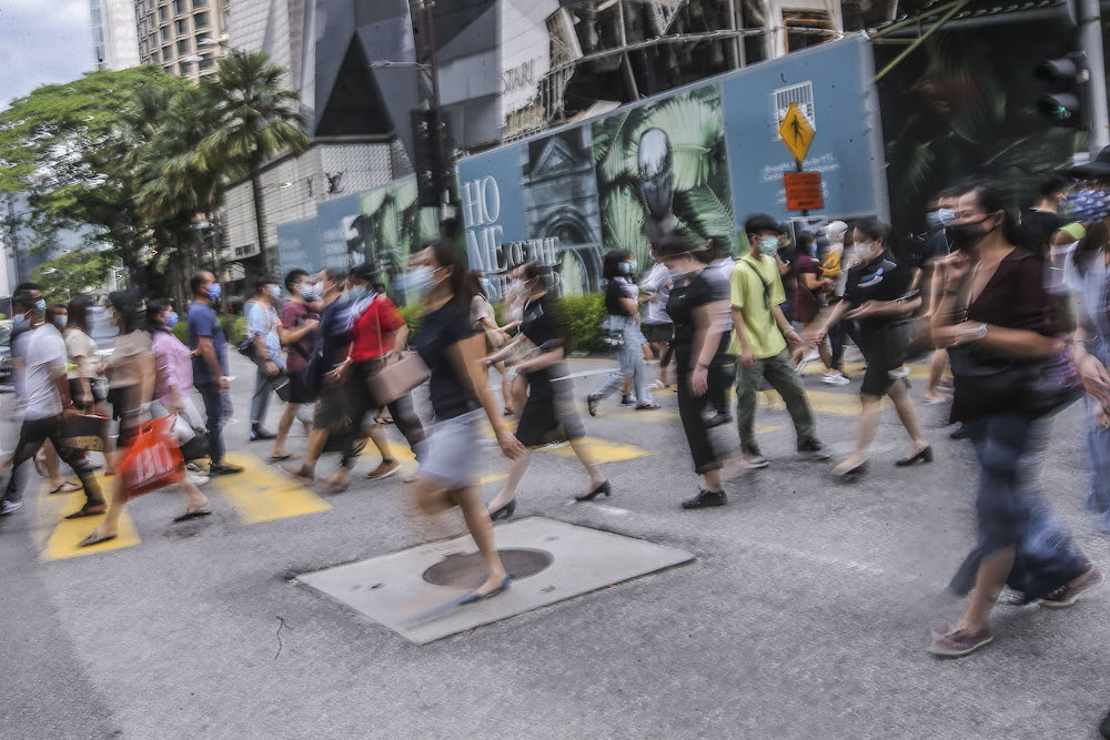 Pedestrians wearing face masks at a public area in Kuala Lumpur August 2, 2020. u00e2u20acu201d Picture by Hari Anggara  