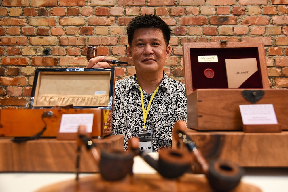Johnsson Ooi started making tobacco pipes as a hobby back in 200.