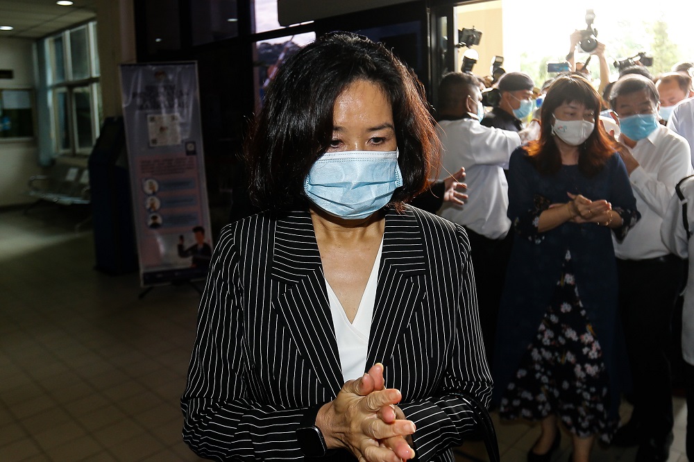 Lim Guan Eng's wife, Betty Chew, arrives at the Butterworth courthouse August 11, 2020. u00e2u20acu201d Picture by Sayuti Zainudin