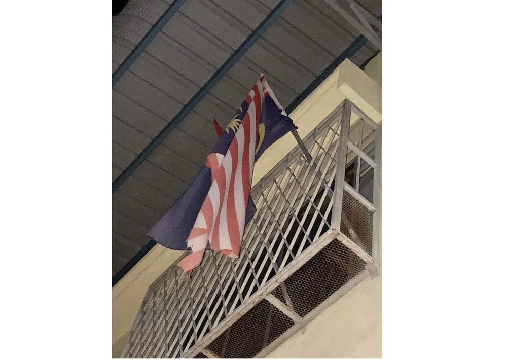 The Jalur Gemilang being flown upside down at the restaurant along Jalan Lee Ah Leng in Taman Nasib, Kluang. u00e2u20acu201d Picture courtesy of the Johor Police