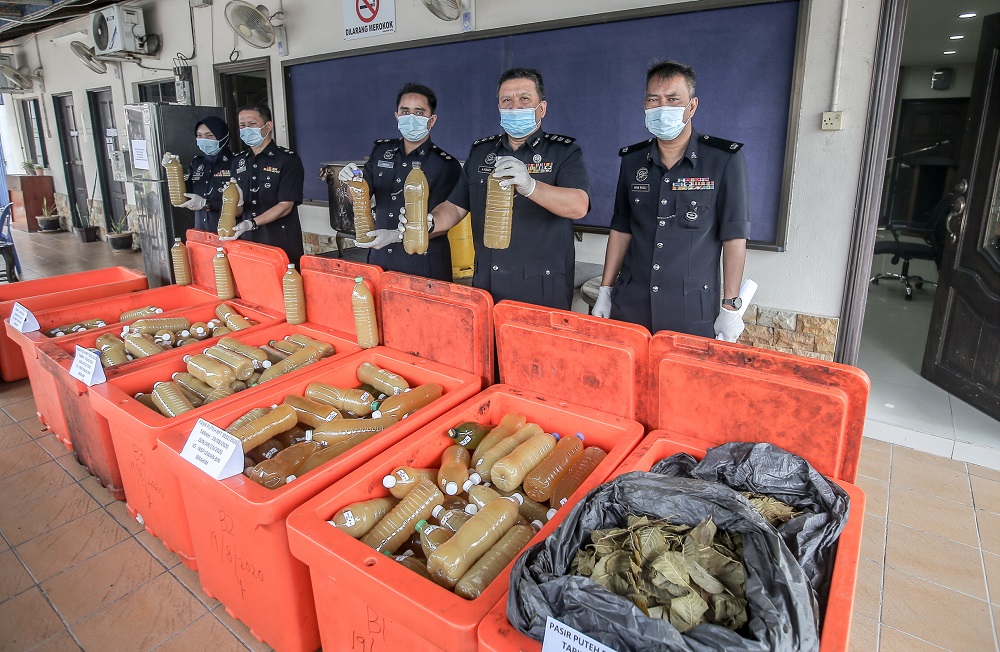 Ipoh Police Chief ACP A. Asmadi Abdul Aziz shows the confiscated packets of Ketum drinks and 78kg of Ketum leaves to the press, in Ipoh August 21, 2020. — Picture by Farhan Najib