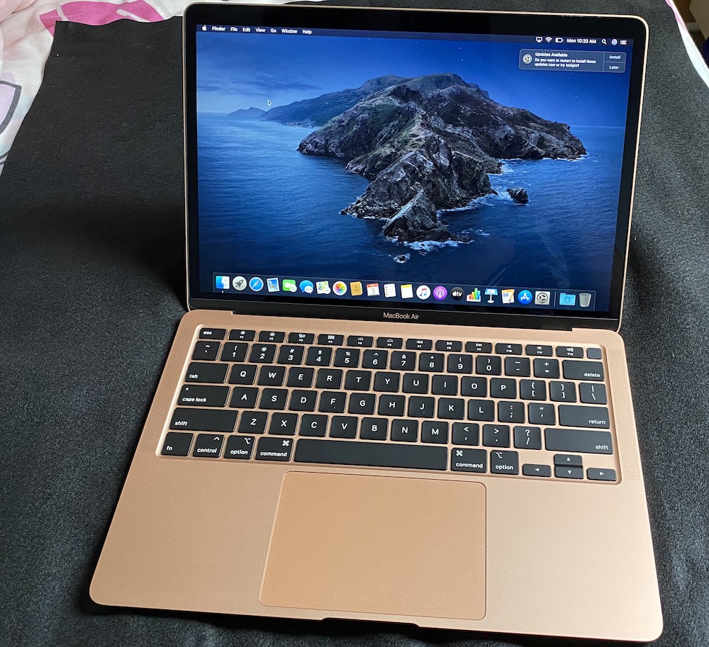 With a Retina screen, the MacBook Air has one of the best screens of any current ultraportable. — Picture by Erna Mahyuni