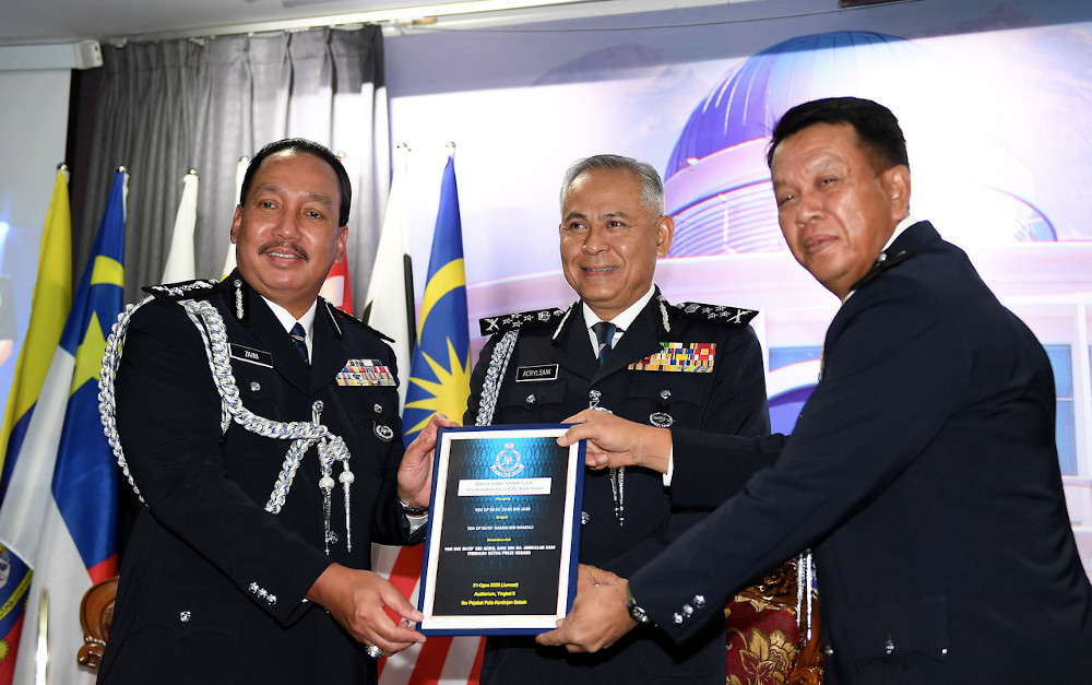 DIGP Datuk Seri Acryl Sani Abdullah Sani (centre) at the handing over of duties from former Sabah Police Comm Datuk Zaini Jass (left) to Datuk Hazani Ghazali in Sabah August 21, 2020. u00e2u20acu201d Bernama pic