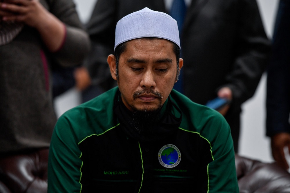 Hot Burger Malaysia founder Asri Janggut during a meeting with Home Minister Datuk Seri Hamzah Zainuddin in Kuala Lumpur August 10, 2020. u00e2u20acu201d Bernama pic