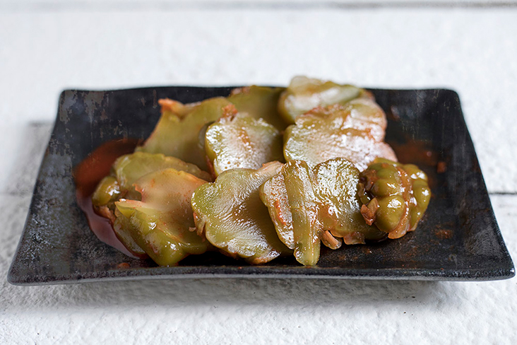 Sliced into thick wedges, the 'zha choy' will get tender easily while retaining a nice crunch.