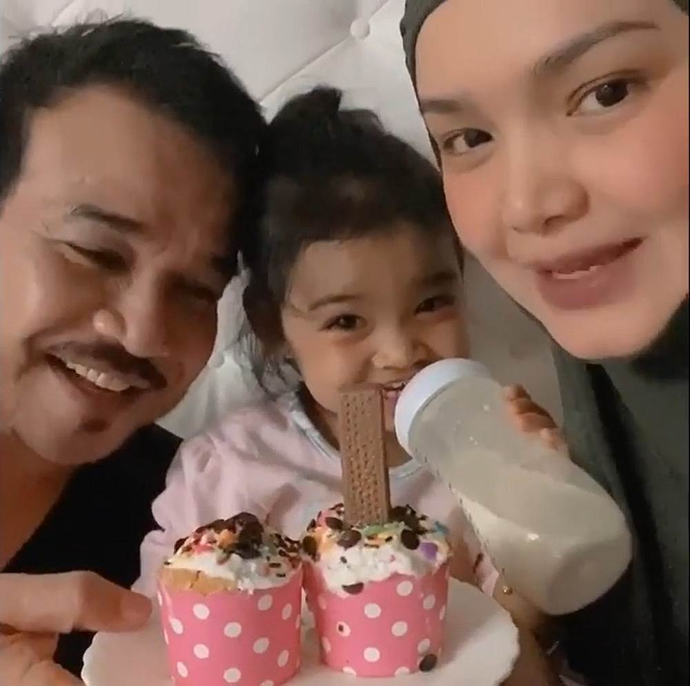 Siti with daughter Aafiyah and husband Datuk K on their wedding anniversary. u00e2u20acu201d Screengrab from Instagram/Siti Nurhaliza