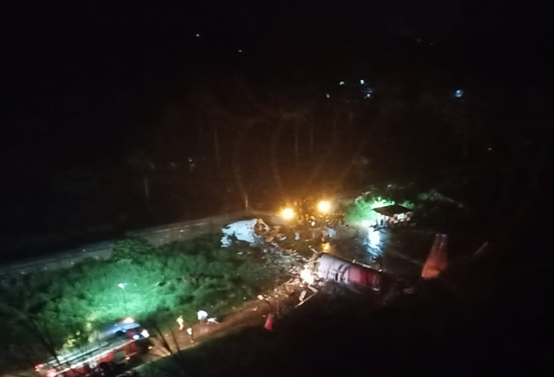 The plane was coming in from Dubai and it overshot the runway, with the fuselage splitting into two. u00e2u20acu201d Picture via Facebookn