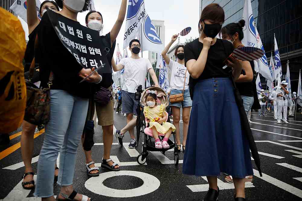 Members of conservative civic groups take part in an anti-government protest as concerns over a fresh wave of Covid-19 cases grow, in central Seoul, South Korea August 15, 2020. u00e2u20acu201d Reuters pic