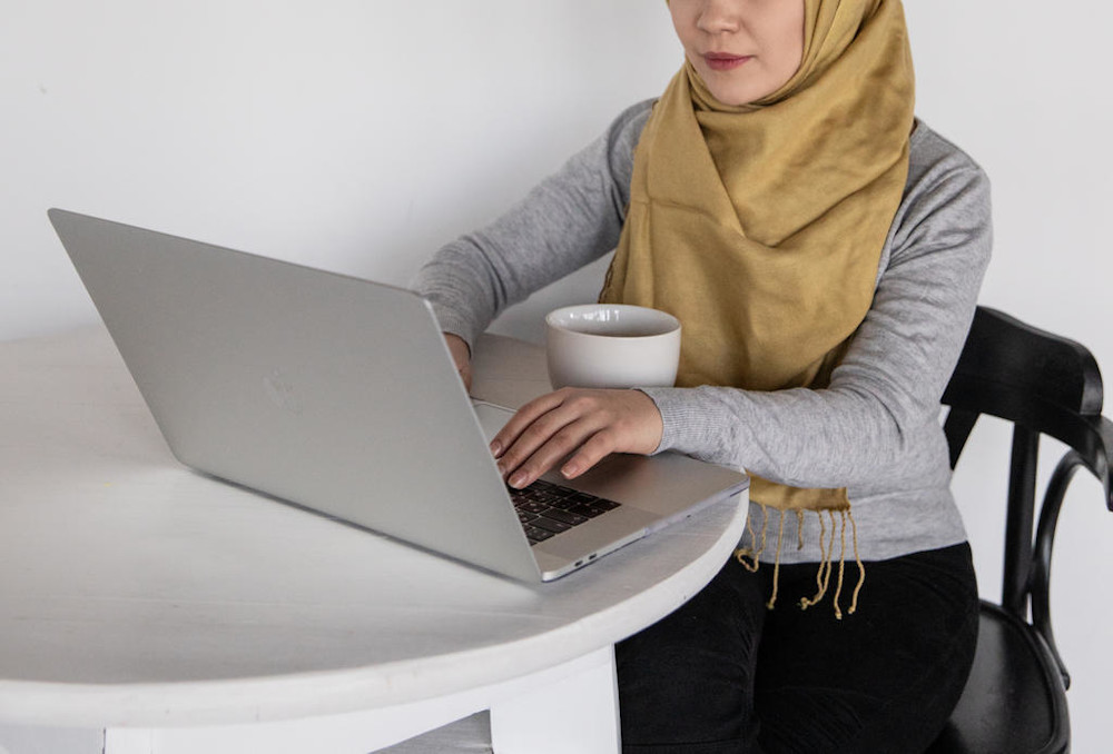 Singaporeu00e2u20acu2122s Senior Minister of State for Manpower Zaqy Mohamad said that religious attire should generally be allowed at workplaces, unless employers have uniform, or dress code requirement. u00e2u20acu201d Ekaterina Bolovtsova/Pexels pic via TODAY