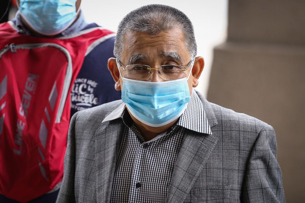 Tan Sri Mohd Isa Samad arrives at the Kuala Lumpur High Court Complex August 17, 2020. u00e2u20acu201d Picture by Yusof Mat Isa