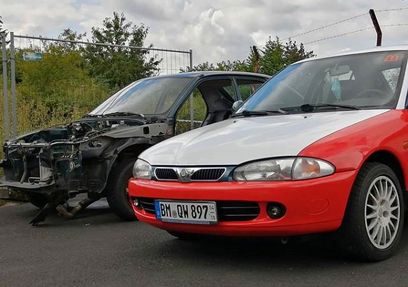 A before and after look of the Wira’s that the brothers bought. — Picture via Instagram/Dutch DIY Mechanics