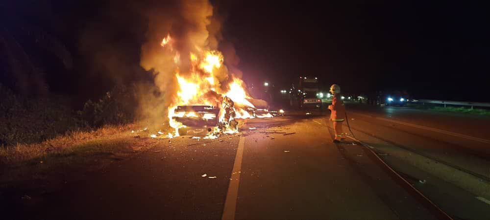Three people were killed in a five-vehicle crash in Segamat yesterday after two cars caught fire. u00e2u20acu201d Twitter screencap