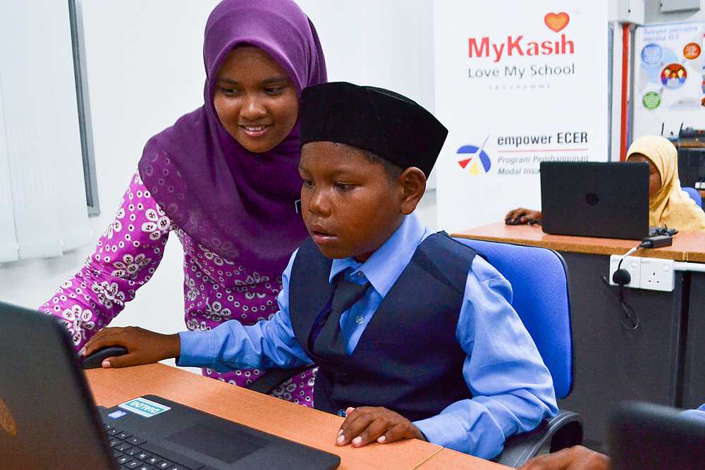 The MyKasih Foundation has helped more than 300,000 low-income families which include 20,000 students from primary and secondary schools. — Picture courtesy of MyKasih Foundation