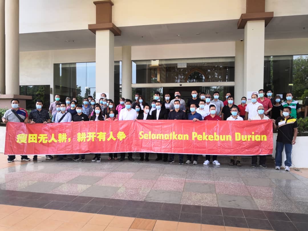 A group of durian farmers display a banner outside the Kuantan Court Complex in Kuantan August 28, 2018. u00e2u20acu201d Picture courtesy of Samkann