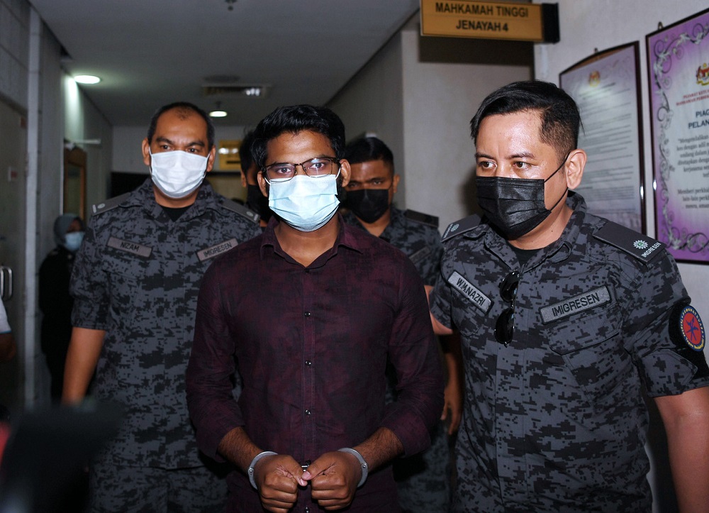 The 13-day remand order against Bangladeshi Md Rayhan Kabir (centre) is maintained by the Shah Alam High Court today. u00e2u20acu201d Bernama pic