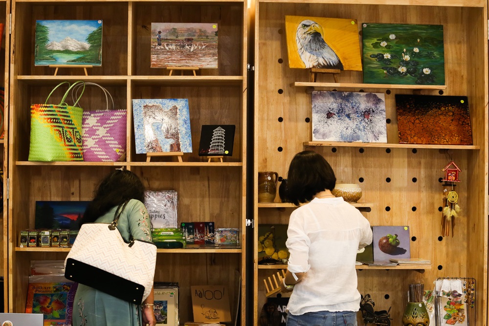 35 local artists are involved with the Merdeka Art Exhibition and there will be over 100 artworks that will be exhibited including paintings, crafts and sculptures. 