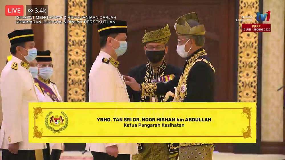 Health director-general Tan Sri Noor Hisham receives Darjah Panglima Setia Mahkota (PSM) from Yang di-Pertuan Agong Al-Sultan Abdullah Ri'ayatuddin Al-Mustafa Billah Shah. u00e2u20acu201d Picture via Facebook/DGHisham
