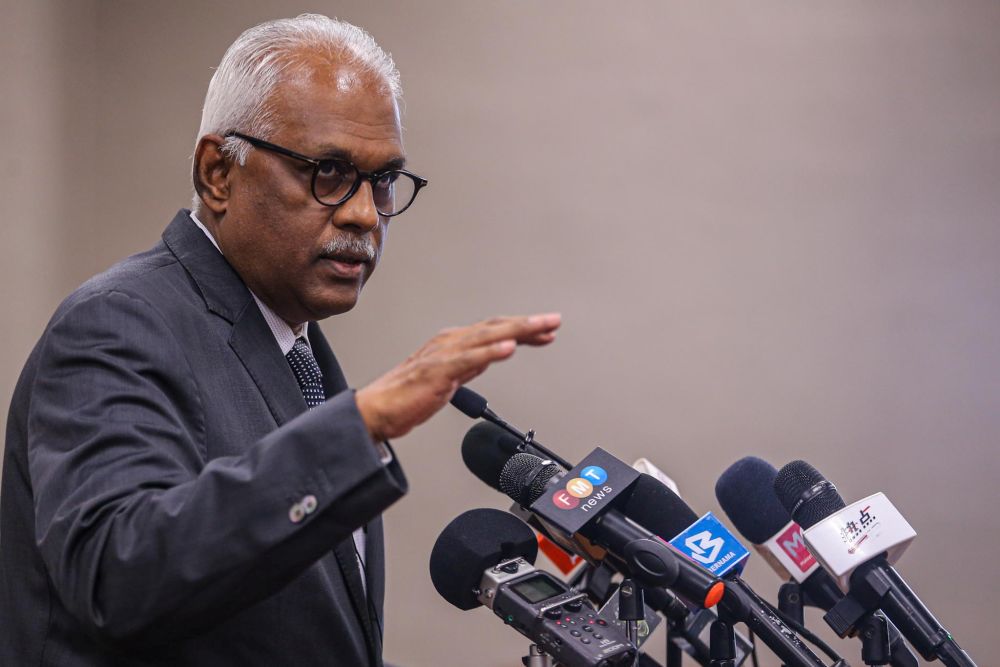 Klang MP Charles Santiago has argued for ‘partial’ regulation to accord workers some legal rights or fair compensation by enacting a law to force companies like Grab and Foodpanda to pay a living base wage. — Picture by Hari Anggara