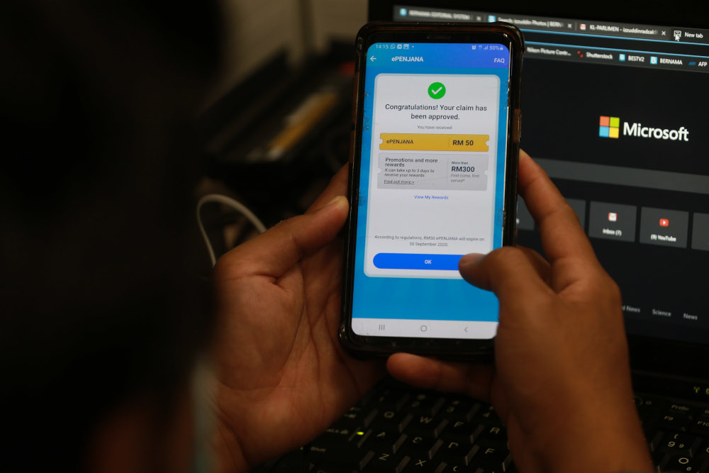 4.5 million Malaysians received their free RM50 eWallet credit August 4, 2020. u00e2u20acu201d Picture by Ahmad Zamzahuri