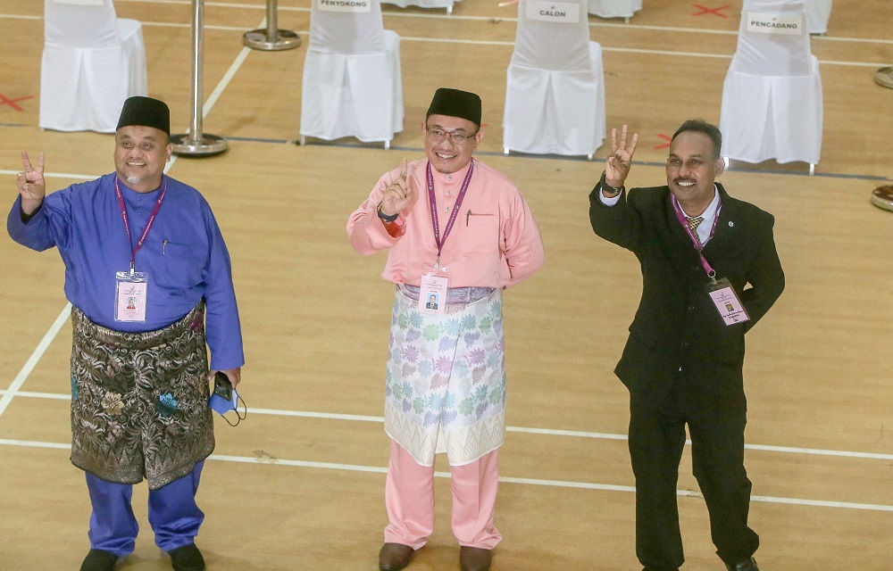 (From left) Barisan Nasionalu00e2u20acu2122s Mohd Zaidi Aziz, Pejuangu00e2u20acu2122s Amir Khusyairi Mohamad Tanusi and Independent candidate Santharasekaran Subramanian at the nomination centre in Tanjong Malim August 15, 2020. u00e2u20acu2022 Picture by Farhan Najib