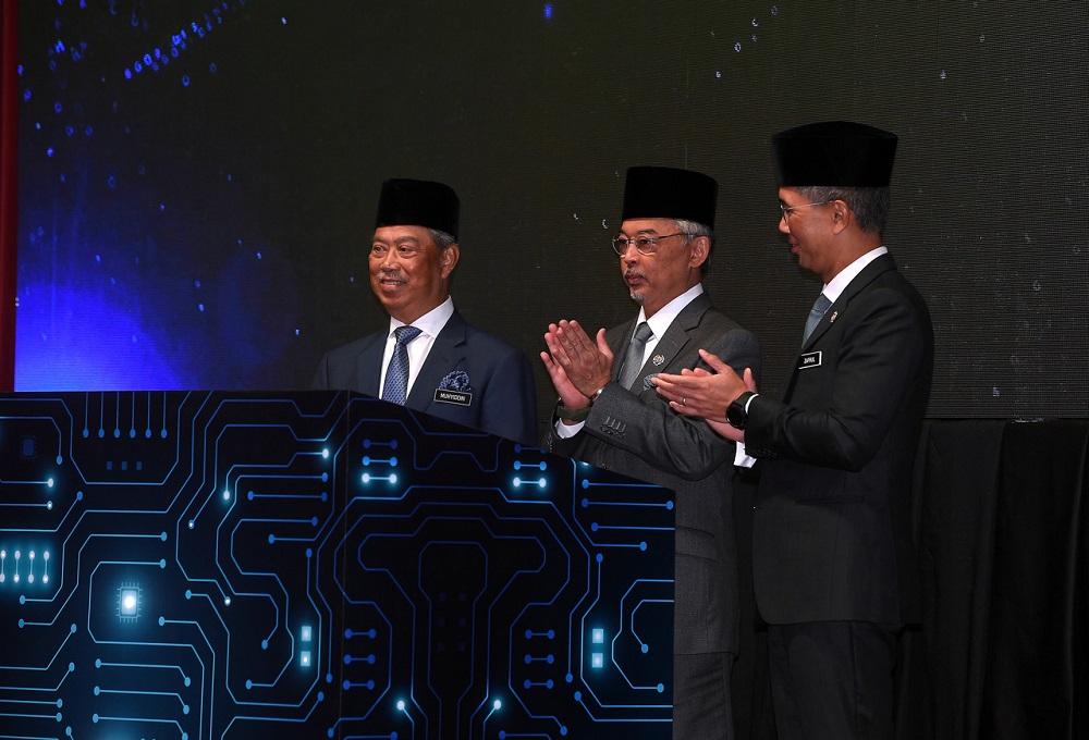 Yang di-Pertuan Agong Al-Sultan Abdullah Riu00e2u20acu2122ayatuddin Al-Mustafa Billah Shah (middle) and Prime Minister Tan Sri Muhyiddin Yassin witnessing the launch of Sukuk Prihatin at the Ministry of Finance in Putrajaya August 18, 2020. u00e2u20acu2022 Bernama pic