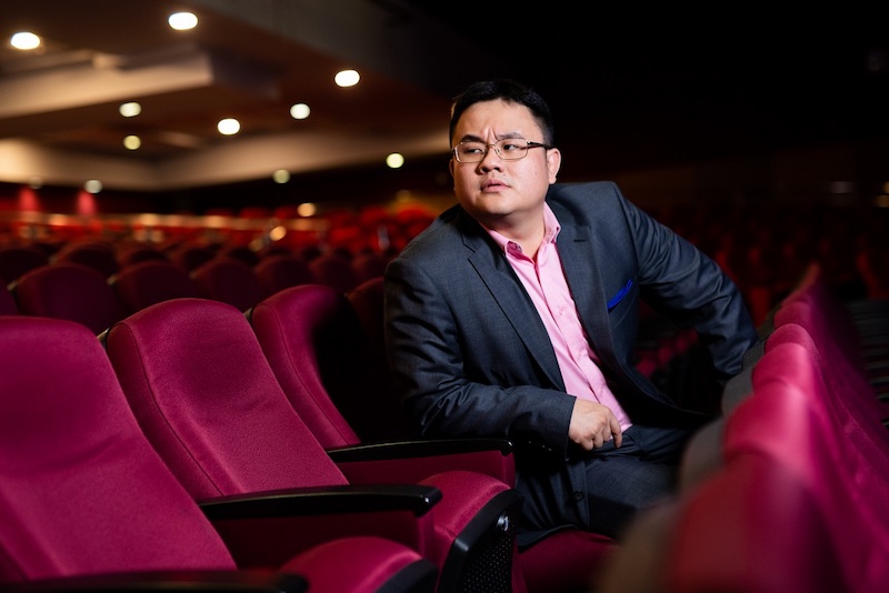 Malaysian roadblocks, mothers-in-law and business class show-offs are not spared in ‘Dr Jason Leong: Hashtag Blessed’. — Picture courtesy of Netflix