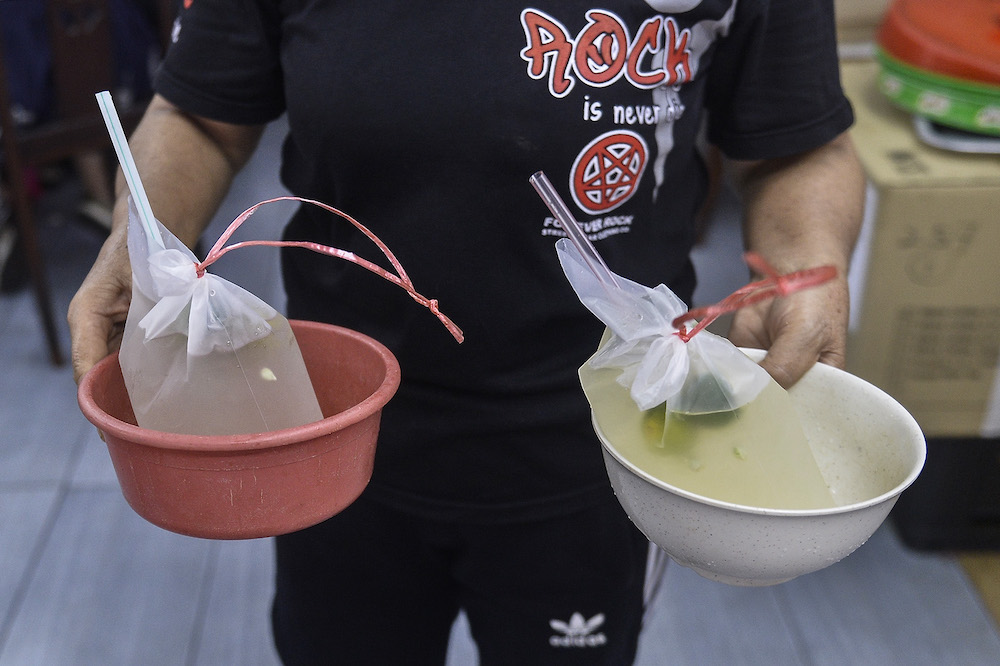 A customer with takeaway food at the economy rice section of Restoran Two One Two in Puchong Perdana. —Picture by Miera Zulyana.