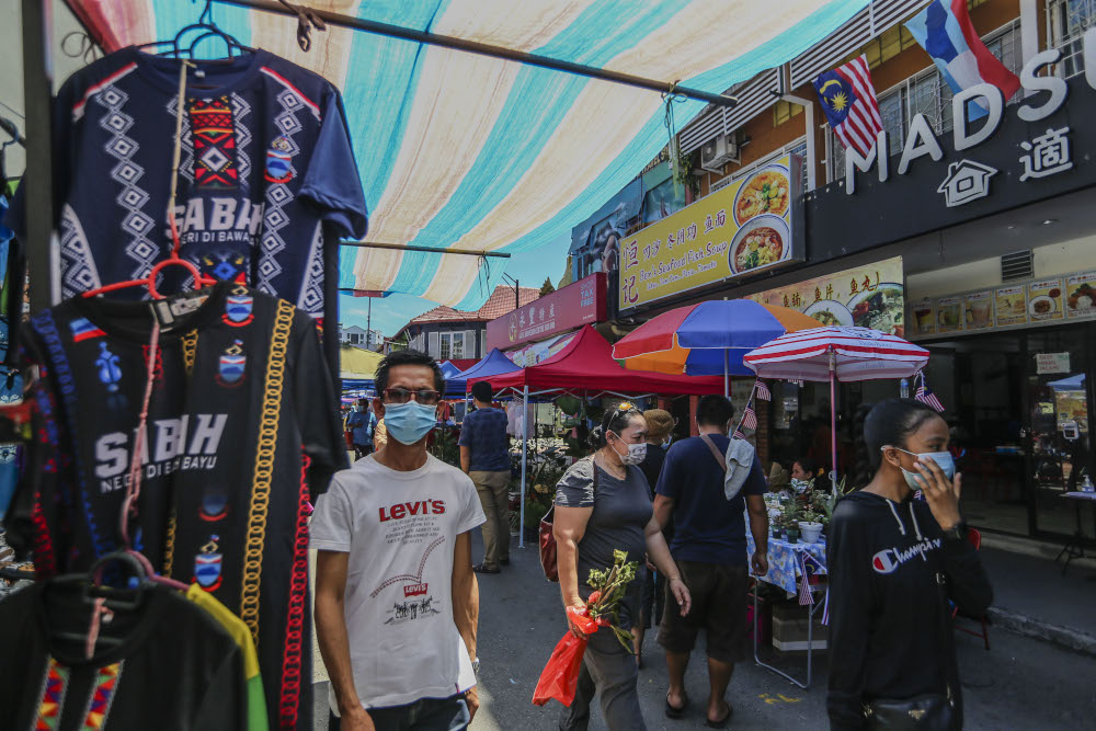 General view of Gaya Streetu00e2u20acu2122s Sunday market in Kota Kinabalu, Sabah September 13, 2020. u00e2u20acu201d Picture by Firdaus Latif