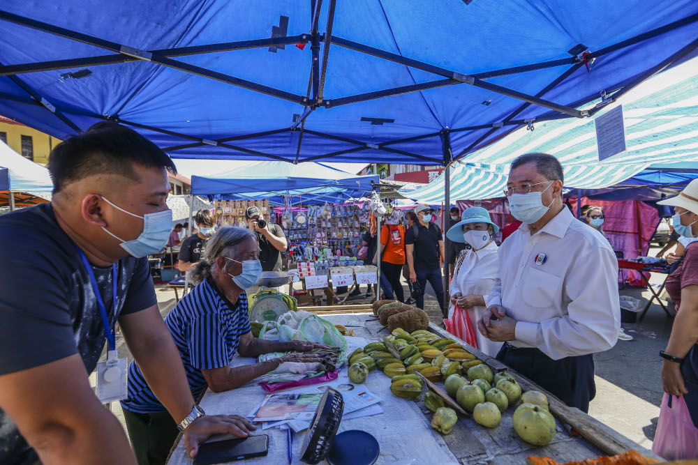 PBS party candidate for the Api-Api constituency Parti Bersatu Sabah (PBS) deputy president Datuk Dr Yee Moh Chai during a walkabout at the Gaya Street (Sunday Market) in Kota Kinabalu, Sabah September 13, 2020. u00e2u20acu201d Picture by Firdaus Latif