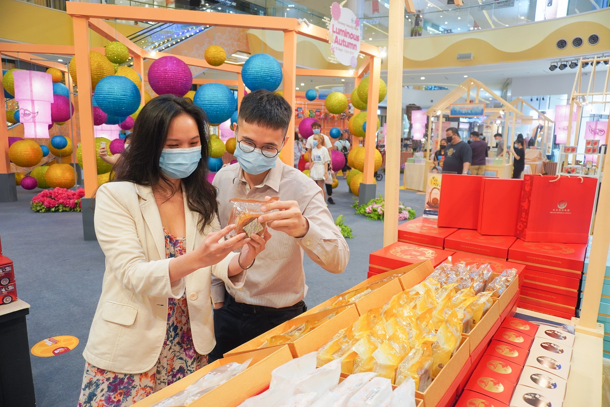 Stand a chance to win attractive prizes during the Mid-Autumn Festival at Sunway Velocity Mall. — Picture courtesy of Sunway Malls