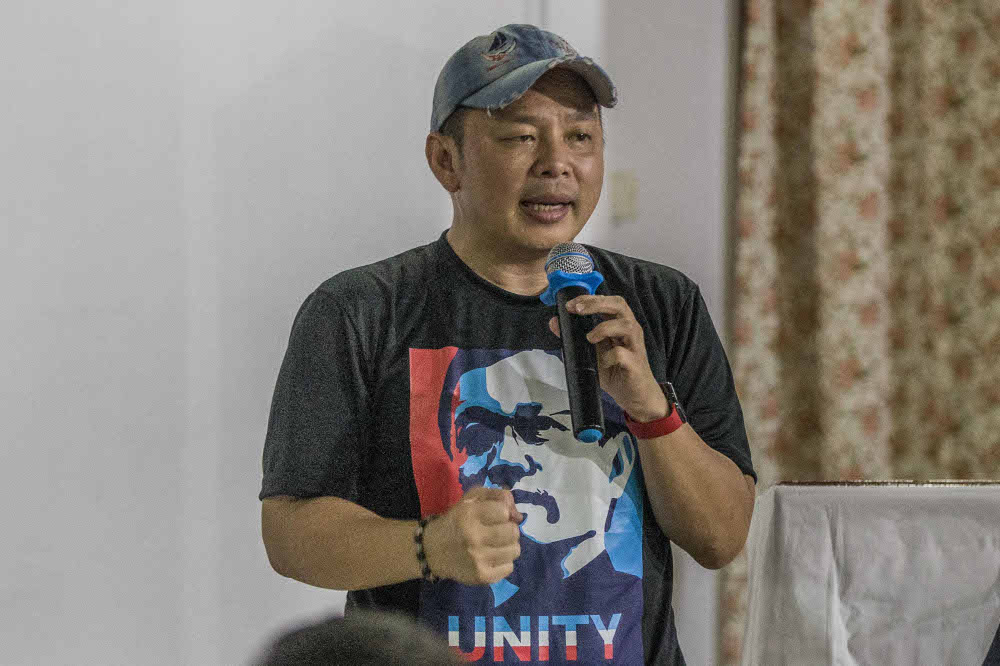 Warisan deputy president and Moyog candidate Darell Leiking speaks while campaigning in Moyog, Sabah September 20, 2020. u00e2u20acu201d Picture by Firdaus Latif