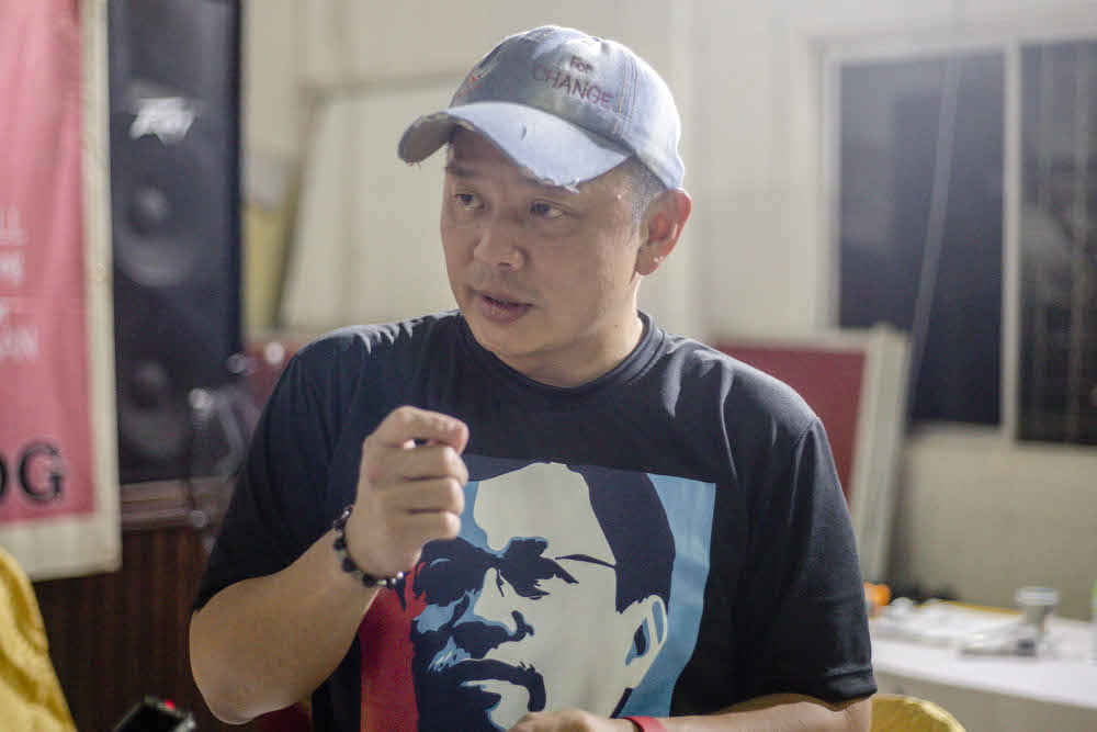 Warisan deputy president and Moyog candidate Darell Leiking speaks while campaigning in Moyog, Sabah September 20, 2020. u00e2u20acu201d Picture by Firdaus Latif